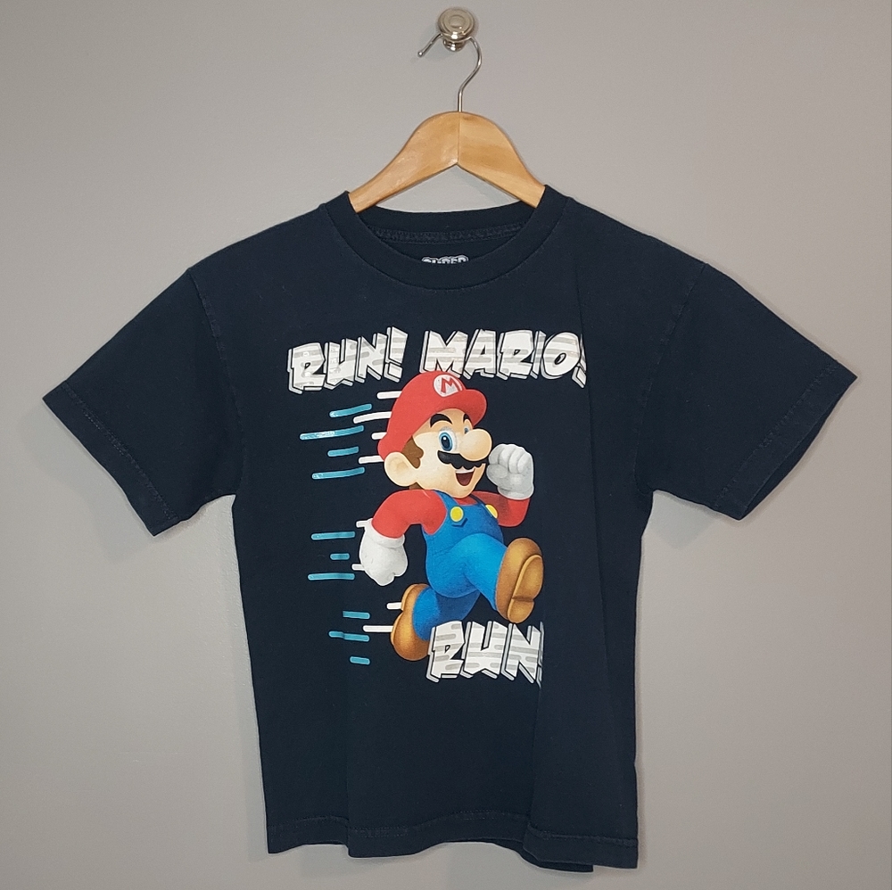 Run Mario Run, black, size youth medium short sleeve tshirt